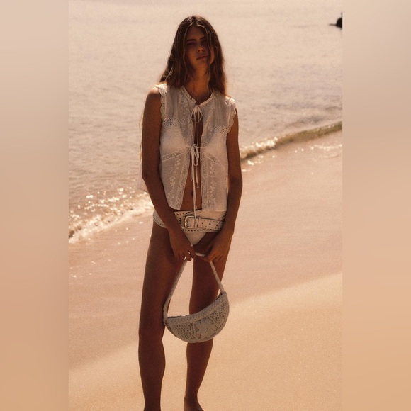 NWT. Zara Ecru Oval Macrame Bag with Flower. - Picture 5 of 8